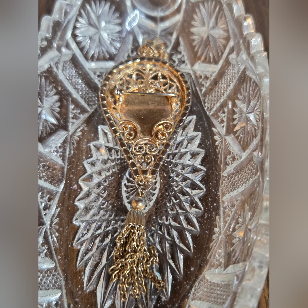 Cameo Brooch with Elaborate Frame, Crystals and Tassel - Picture 5 of 7
